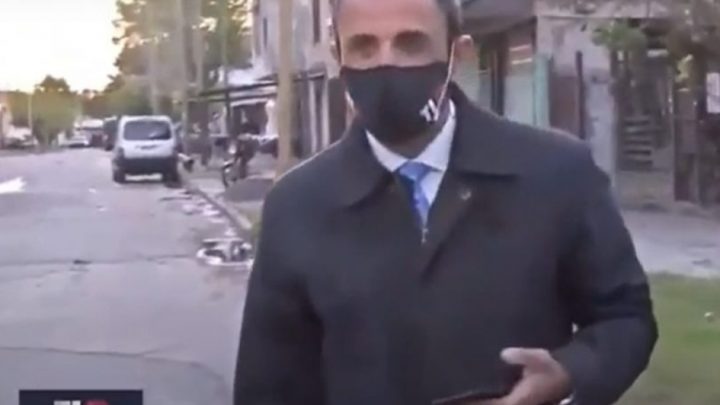 Le robaron el celular cuando estaba haciendo un móvil