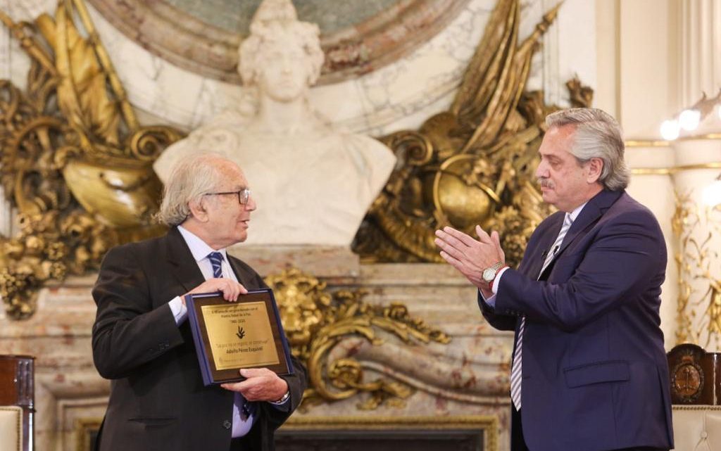 El Presidente rindió homenaje a Pérez Esquivel en la Casa Rosada: “Deberías ser modelo de todos los argentinos”