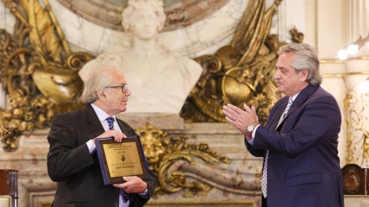 El Presidente rindió homenaje a Pérez Esquivel en la Casa Rosada: “Deberías ser modelo de todos los argentinos”