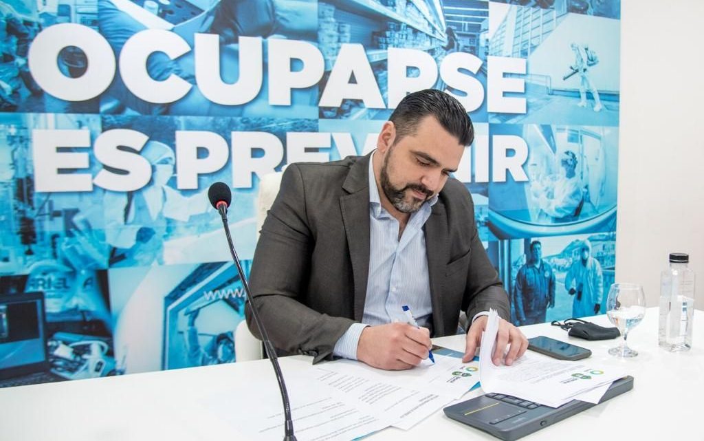 Delegación en Ushuaia: Vuoto firmó un convenio con el INADI
