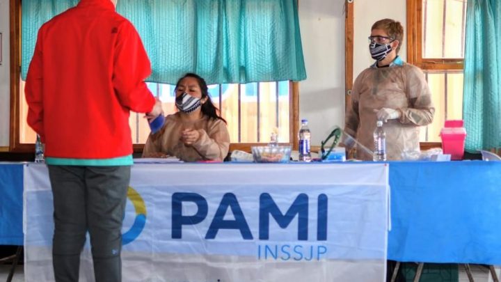 EL MUNICIPIO DE USHUAIA Y PAMI VACUNARON CONTRA LA GRIPE A MÁS DE 150 VECINOS Y VECINAS.