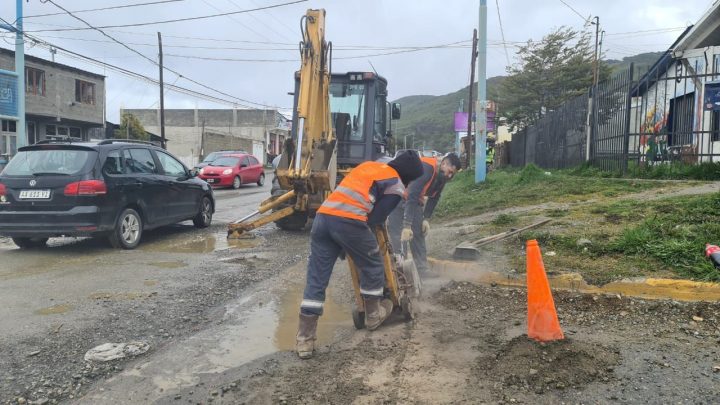 CONTINÚAN LOS TRABAJOS DE BACHEO Y REPAVIMENTACIÓN EN LA AVENIDA ALEM DE USHUAIA