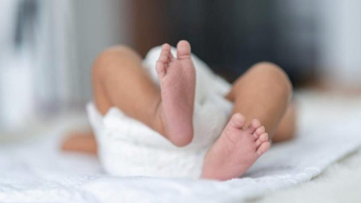 “Cuiden de él, no puedo mantenerlo”, el mensaje de un abuelo que abandonó a su nieto en una caja