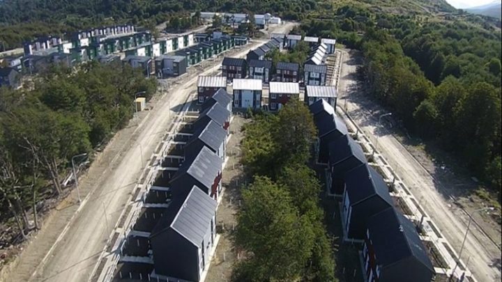 Usurpo casa del IPV y para que se vaya le construiran una vivienda social en Ushuaia