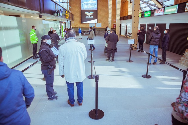 En Ushuaia pasajera positivo de Coronavirus intento abordar el vuelo a Buenos Aires