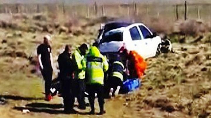 Despiste y vuelco dos hermanos trasladados al Hospital