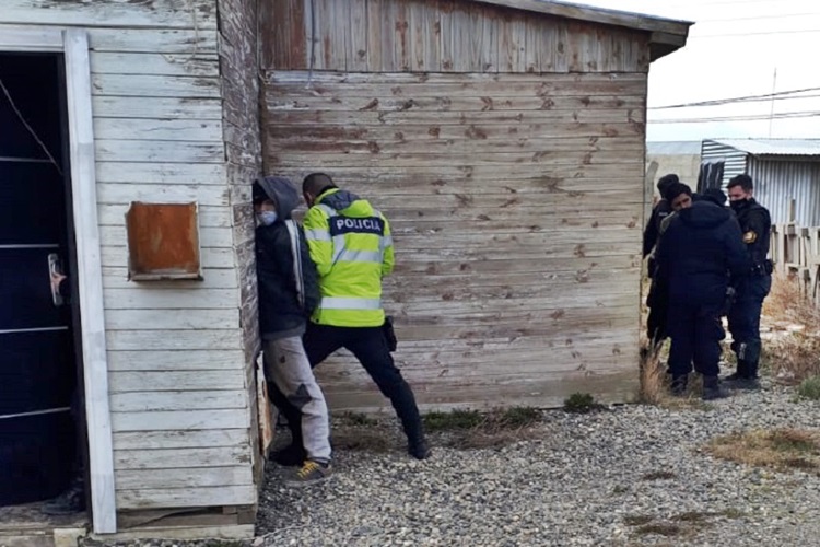 Tres detenidos por usurpar una vivienda y agredir a la policia Tres detenidos por usurpar una vivienda y agredir a la policia