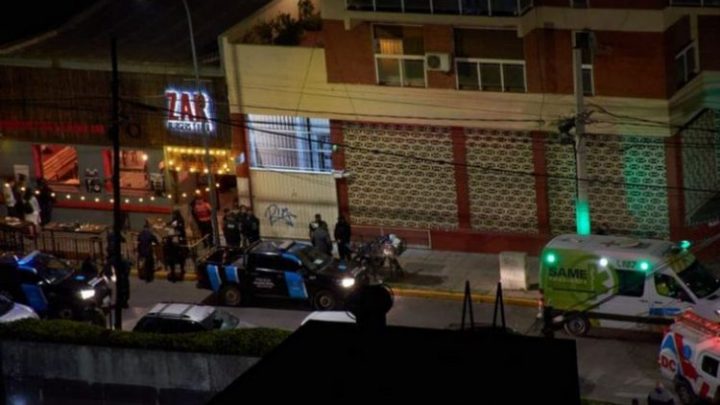Murió una joven de 18 años en una cervecería: explotó el centro de mesa
