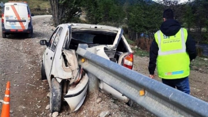 Chocaron camino al Parque y dejaron el auto abandonado