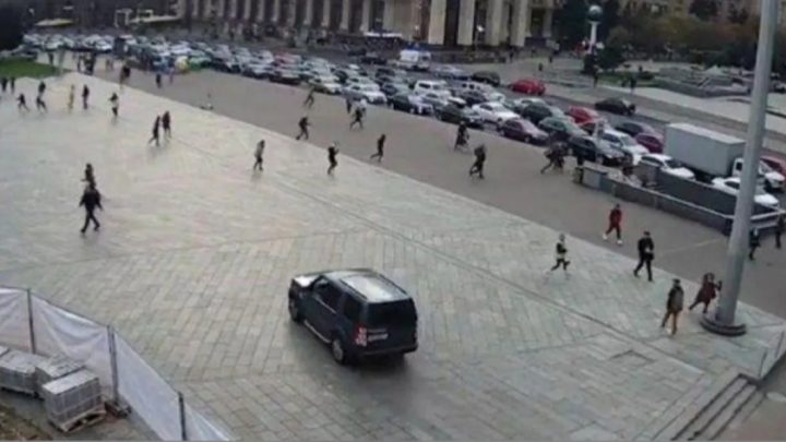 Se desmayó al volante, se metió en una plaza, atropelló a varias personas y mató a dos