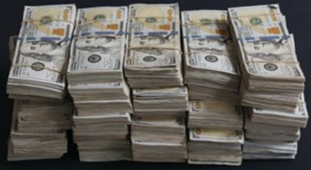 Limpiaba su casa, encontró un billete de lotería y ganó 1 millón de dólares Limpiaba su casa, encontró un billete de lotería y ganó 1 millón de dólares