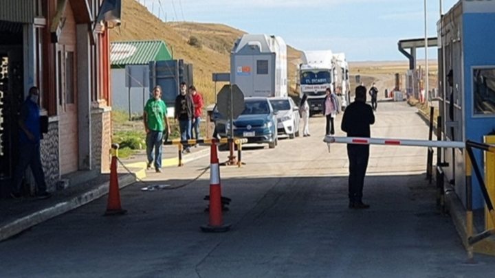 Cuales son los requisitos para salir o ingresar a TDF por via terrestre