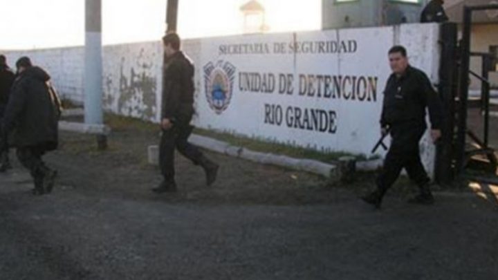 Por amenazas al exterior, allanaron una celda de la cárcel de Río Grande