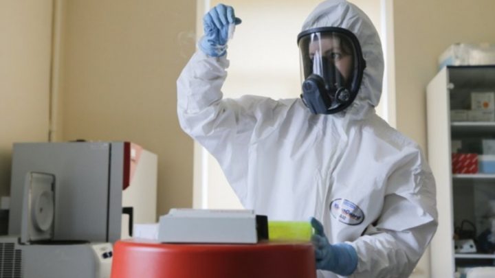 Coronavirus: la vacuna rusa se aplicará primero a grupos de riesgo y será gratuita