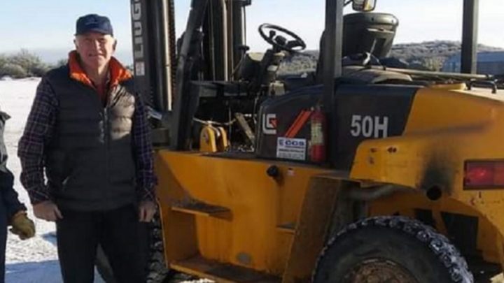 Un hombre que estaba trabajando, cayó desde el techo y murió