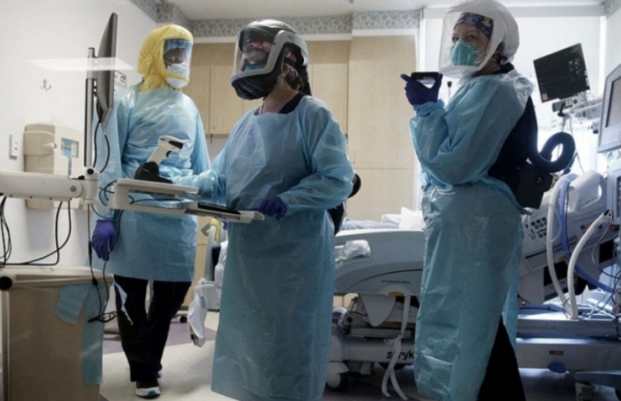 Médicos de Río Grande marchan en homenaje a los profesionales que perdieron la vida