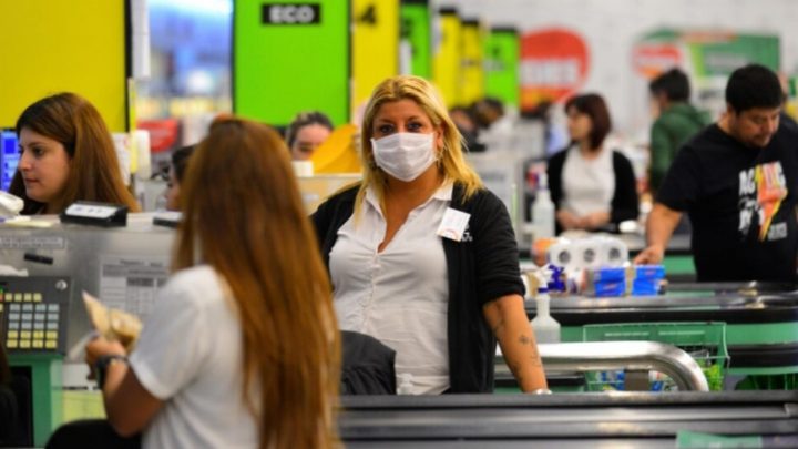 Aumento para empleados de Comercio: $4 mil, más $2 mil al básico y bono de $5 mil hasta marzo 2021