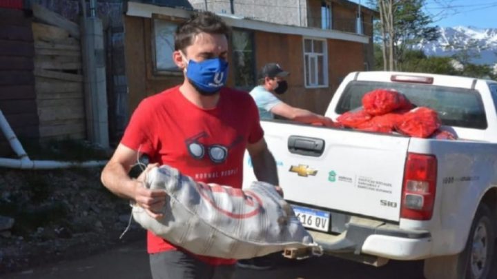 “Continuamos con la entrega de insumos para comedores y ollas populares”, detalló Marcucci