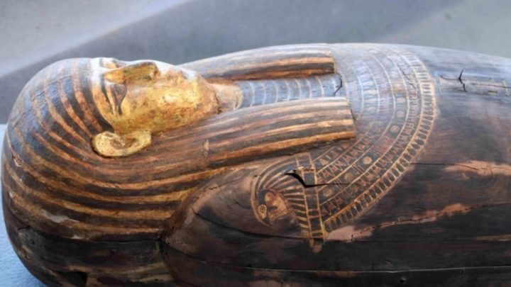 Tesoro arqueológico: Descubren cien sarcófagos intactos en Egipto