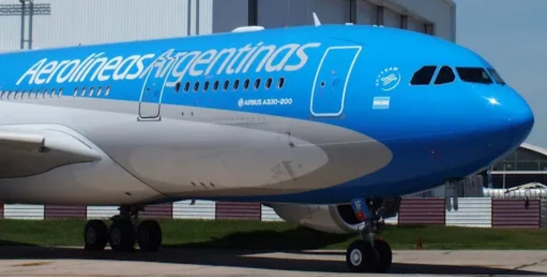 Aseguradora médica brindará cobertura por Covid-19 a todos los usuarios de Aerolíneas Argentinas