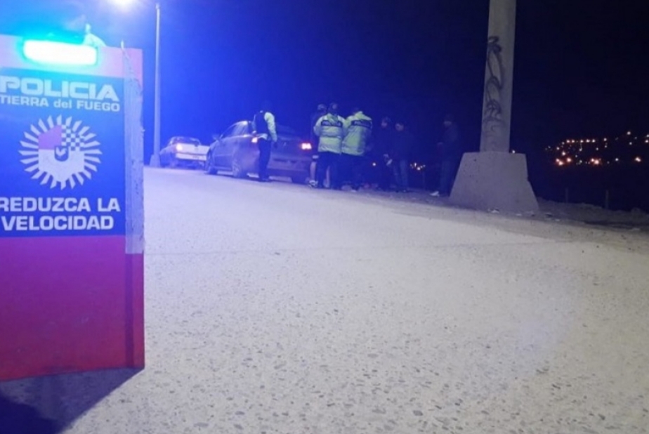 INCONCIENTE: Quería viajar de Ushuaia a Río Grande a las 1 de la mañana y borracho