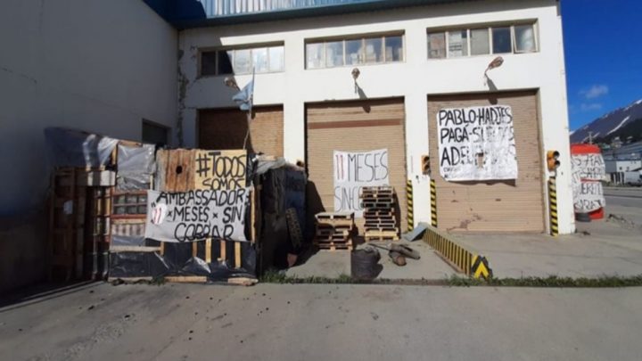 Ordenan a Ambassador reincorporar a trabajadores despedidos