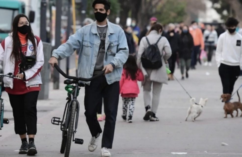 La curva de contagios detuvo su descenso y se estabilizó en la última semana en todo el país