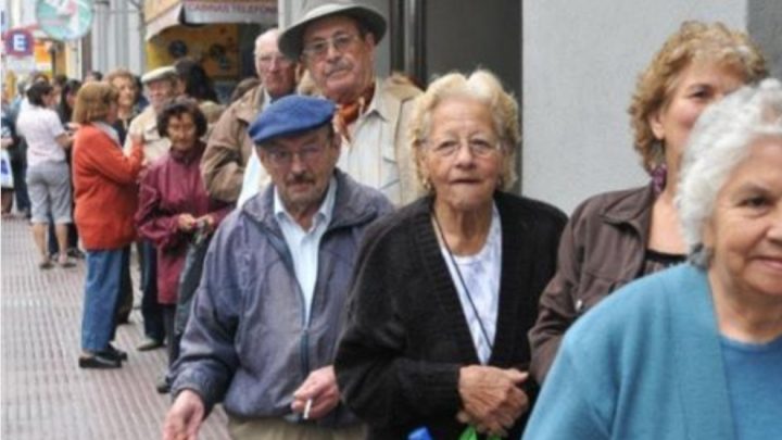 Más personas sin aportes podrán jubilarse: se vendría una nueva moratoria