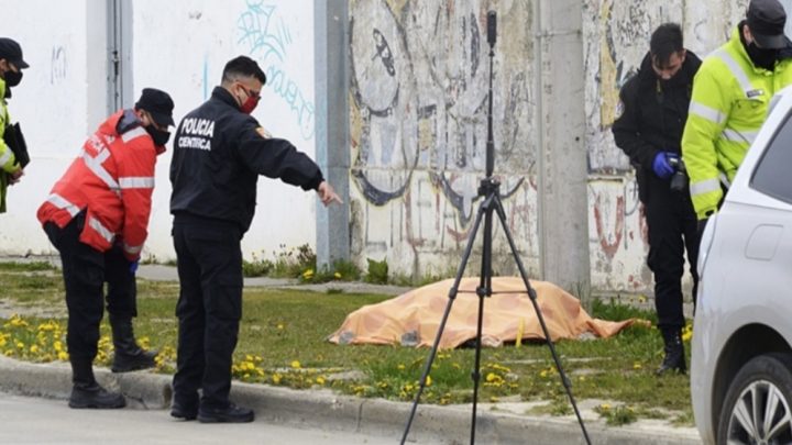 Un hombre se pego un tiro en la via pública