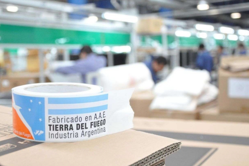 Desde mañana vuelven las jornadas completas a las fábricas y reabren los comedores Desde mañana vuelven las jornadas completas a las fábricas y reabren los comedores