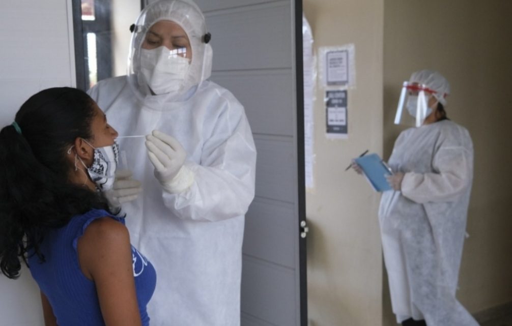 Se consolida el descenso de contagios y muertes por coronavirus en todo el país