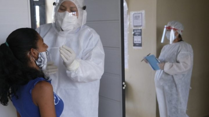 Se consolida el descenso de contagios y muertes por coronavirus en todo el país