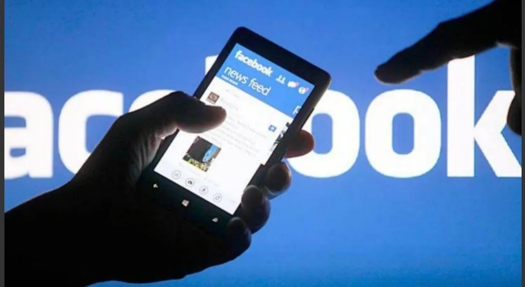 Multaron por 6 millones de dólares a Facebook por compartir información de los usuarios