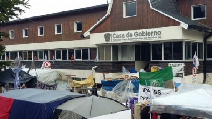 URGENTE: Si para el cinco de diciembre no hay aumento, vuelve la carpa estatal