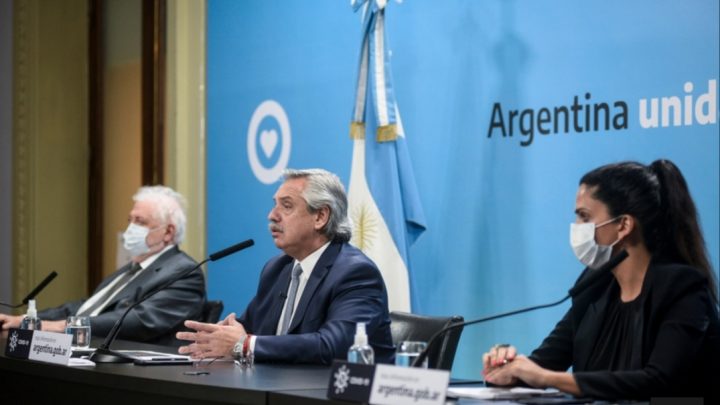 Fernández anunció el pase a la fase de distanciamiento por la caída de casos