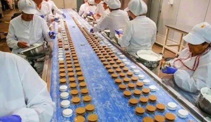 La fábrica de alfajores «Grandote» vuelve a abrir sus puertas