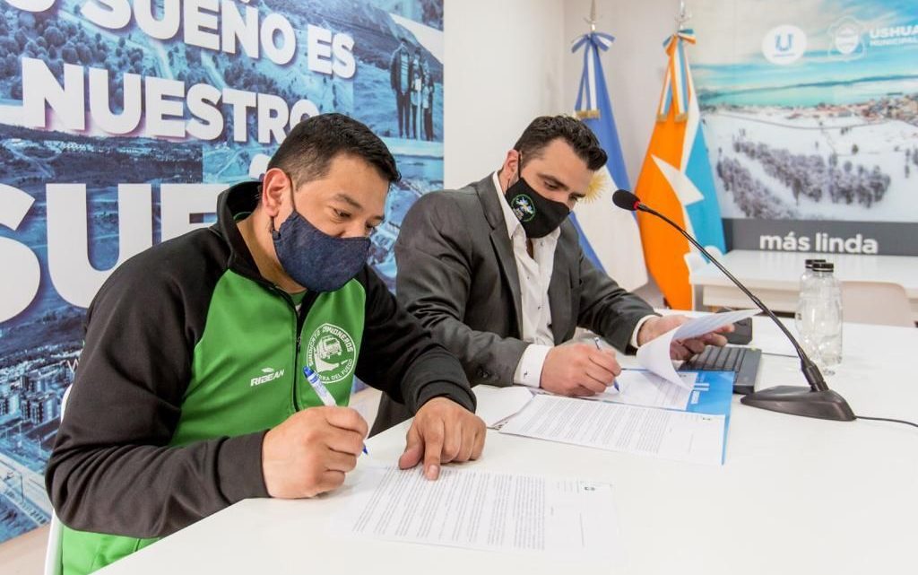 VUOTO FIRMÓ CESIÓN DE TERRENOS PARA LA CONSTRUCCIÓN DE 40 VIVIENDAS CON EL SINDICATO DE CAMIONEROS