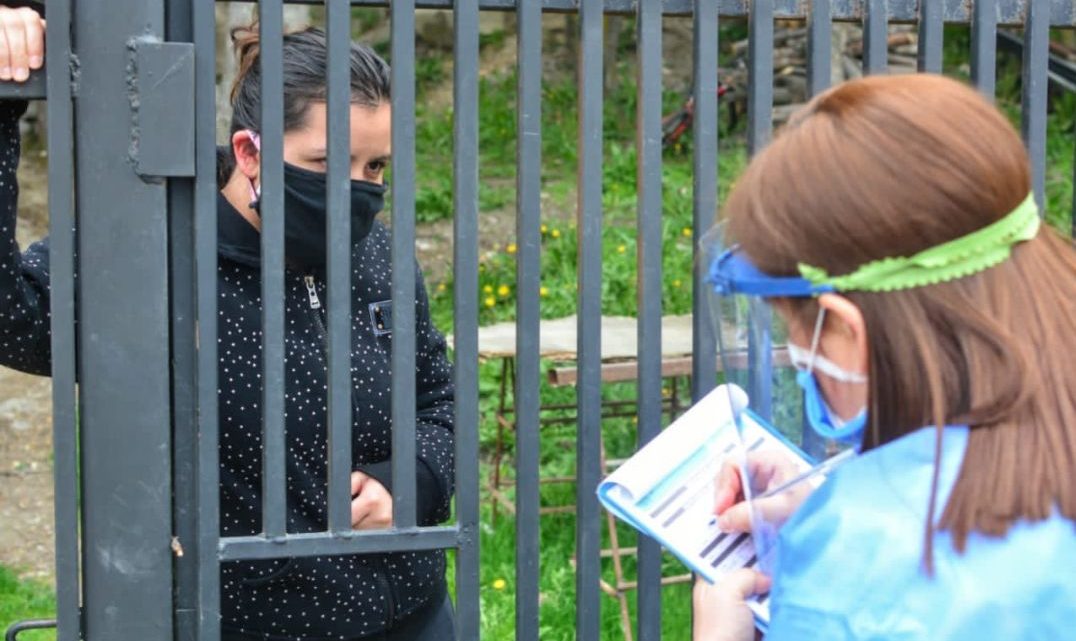 EL EQUIPO DE SALUD DE LA MUNICIPALIDAD DE USHUAIA INICIÓ EL TRABAJO DE RELEVAMIENTO PARA DETECTAR CASOS DE COVID POSITIVOS EN EL BARRIO ESCONDIDO