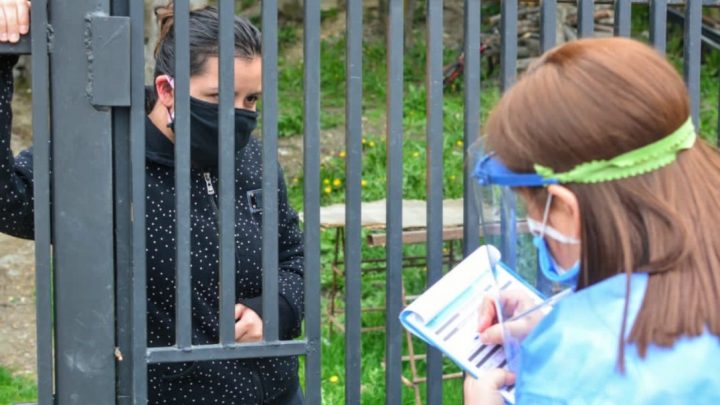 EL EQUIPO DE SALUD DE LA MUNICIPALIDAD DE USHUAIA INICIÓ EL TRABAJO DE RELEVAMIENTO PARA DETECTAR CASOS DE COVID POSITIVOS EN EL BARRIO ESCONDIDO