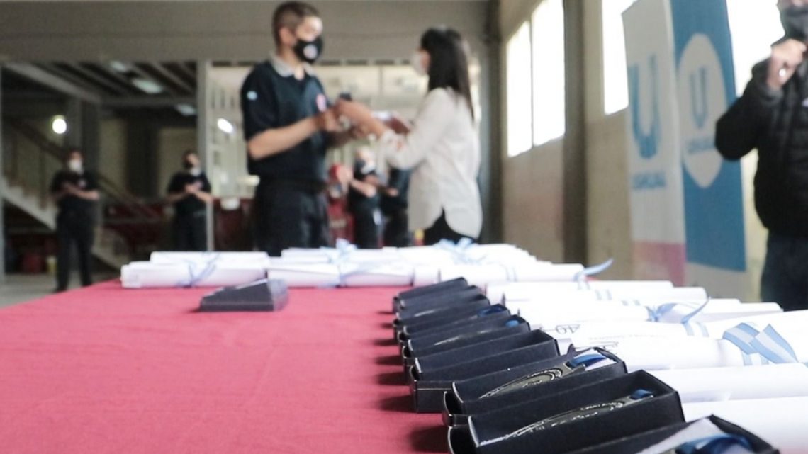 LA MUNICIPALIDAD DE USHUAIA REALIZÓ UN RECONOCIMIENTO A BOMBEROS VOLUNTARIOS DE LA CIUDAD POR SU LABOR DURANTE LA PANDEMIA LA MUNICIPALIDAD DE USHUAIA REALIZÓ UN RECONOCIMIENTO A BOMBEROS VOLUNTARIOS DE LA CIUDAD POR SU LABOR DURANTE LA PANDEMIA