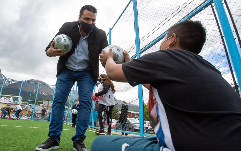 EL INTENDENTE VUOTO INAUGURÓ EL PLAYÓN DEPORTIVO DEL BARRIO EL LIBERTADOR