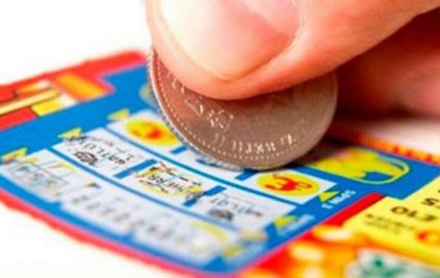 Por un error de un empleado, ganó 100.000 dólares en la lotería
