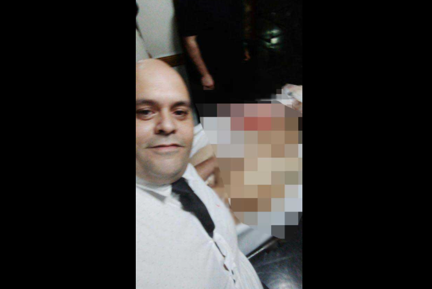 Crece la indignación con Molina: Se sacó una foto con el cuerpo de Maradona desnudo