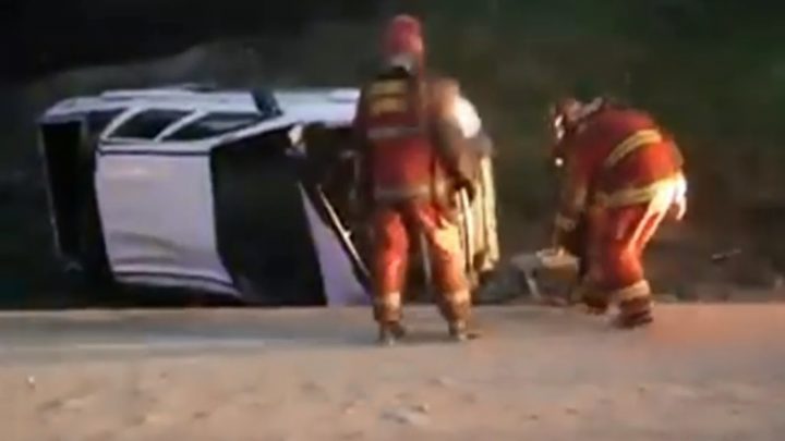 Despiste y vuelco camino al Parque Nacional