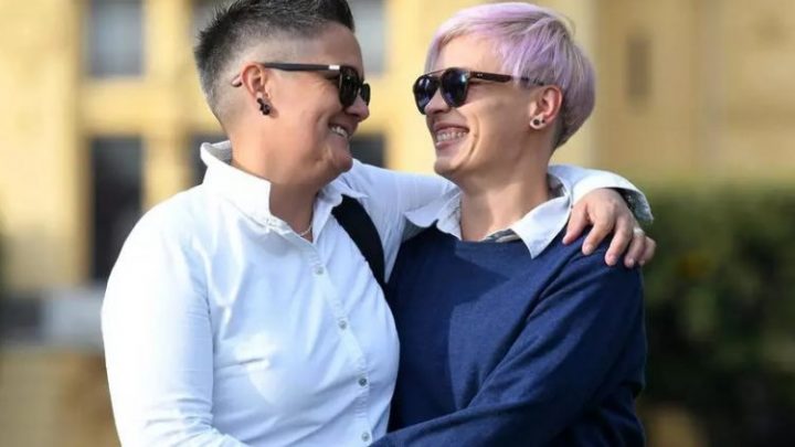“Pensaba más en ella que en la Biblia”: eran monjas, dejaron los hábitos y son pareja