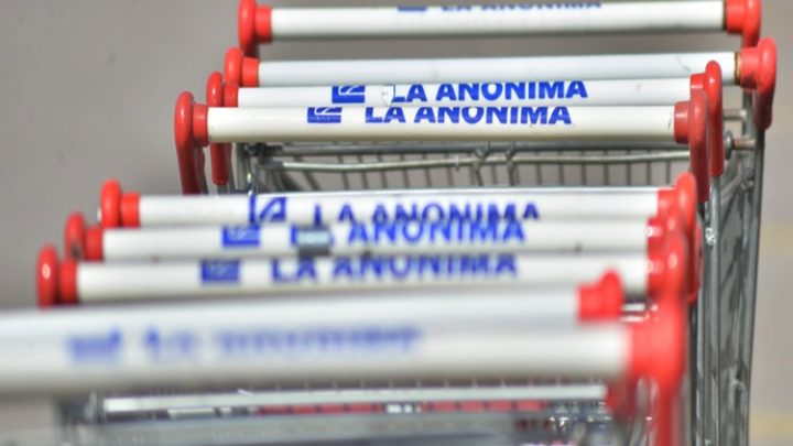 Empleados de La Anonima rechazan el congelamiento salarial