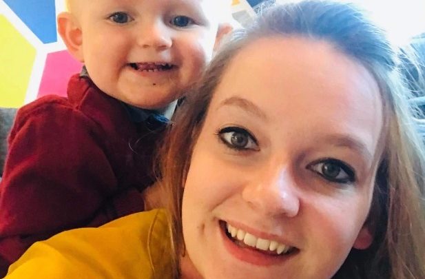 Una mujer encontró la cabeza de una extraña criatura en la comida envasada para su bebé