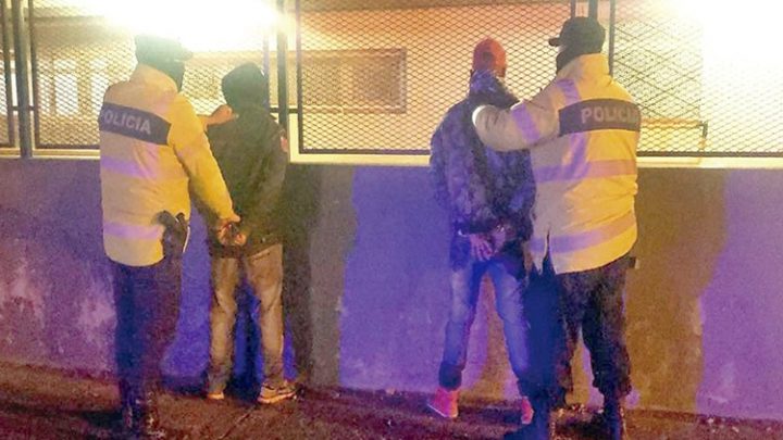 Dos detenidos en la madrugada