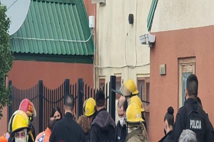Rescatan a una anciana de un principio de incendio en su vivienda Rescatan a una anciana de un principio de incendio en su vivienda