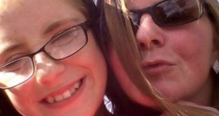 Dejó a su hija moribunda para irse a un bar con sus amigas